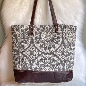 Myra Bag Shoulder Bag